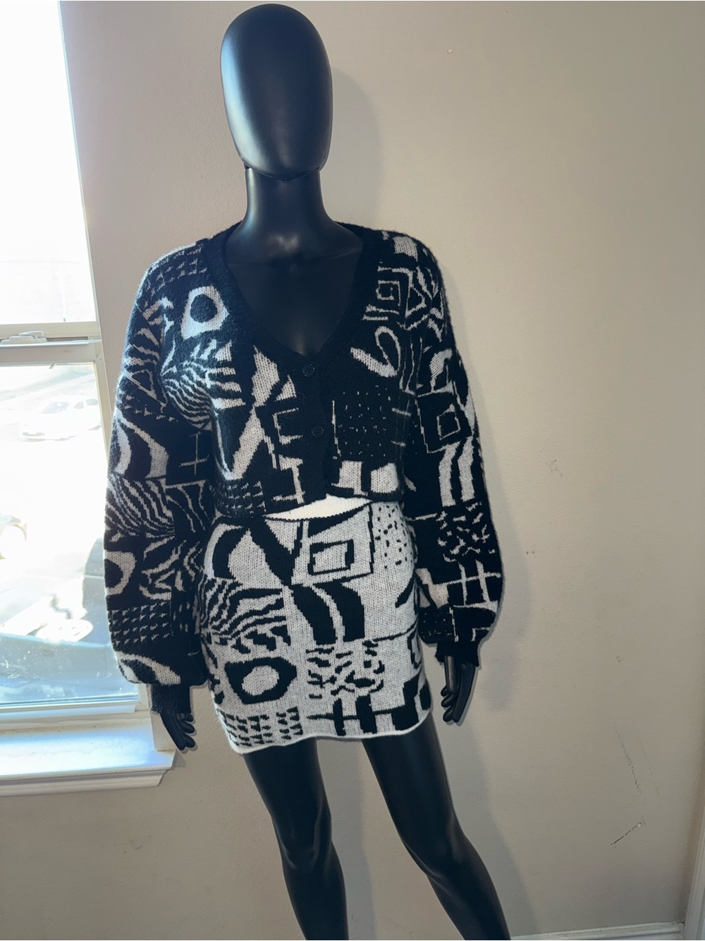 SHEIN Black & White Geometric V-Neck Sweater